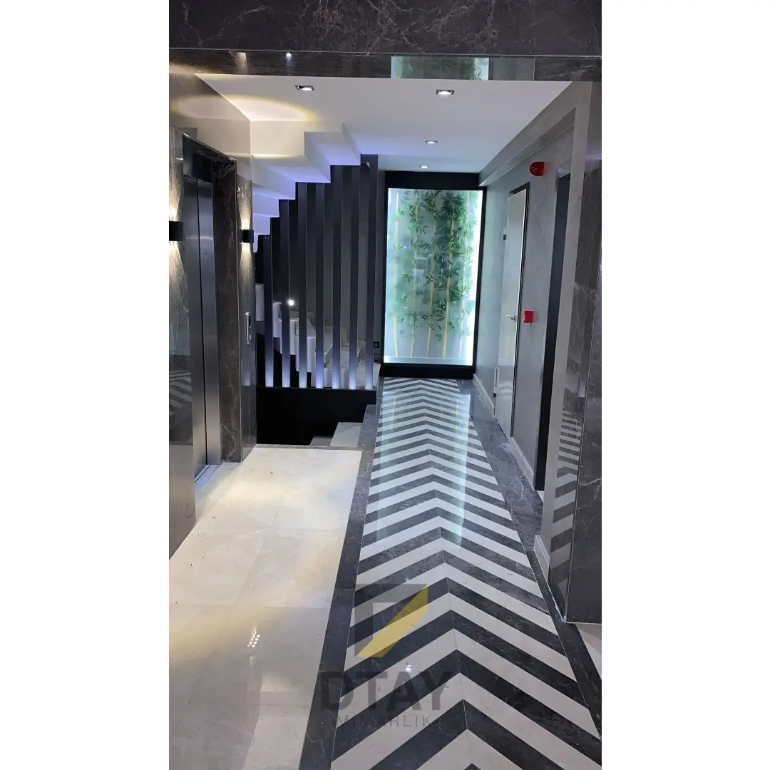 Halkalı Otel — giriş holü